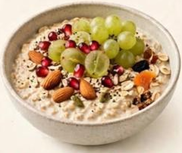 Overnight Oats – Grapes & Nuts with milk, grapes, rolled oats and pomegranate
