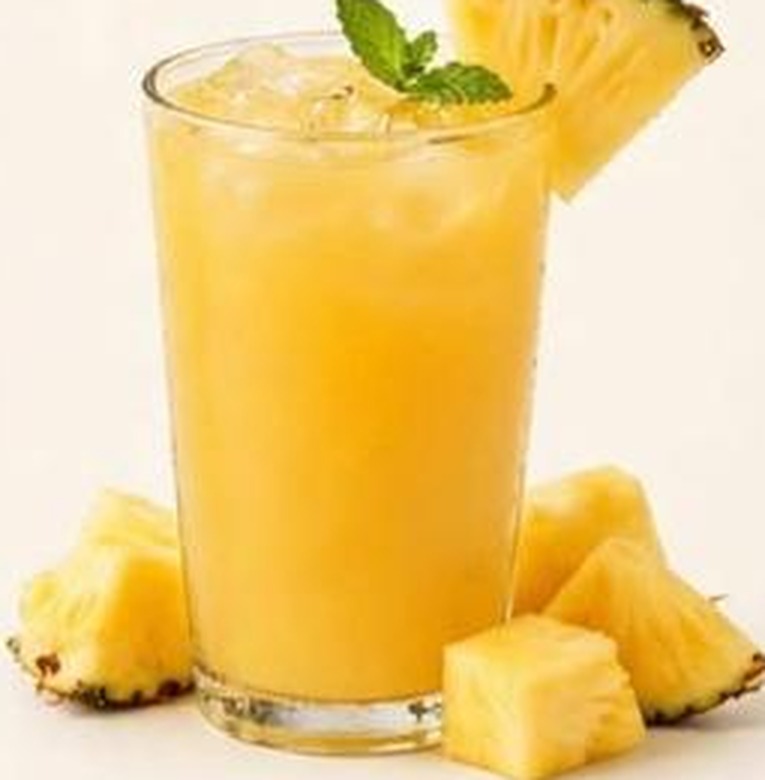 Pineapple Fresh Juice with fresh pineapple juice and mint